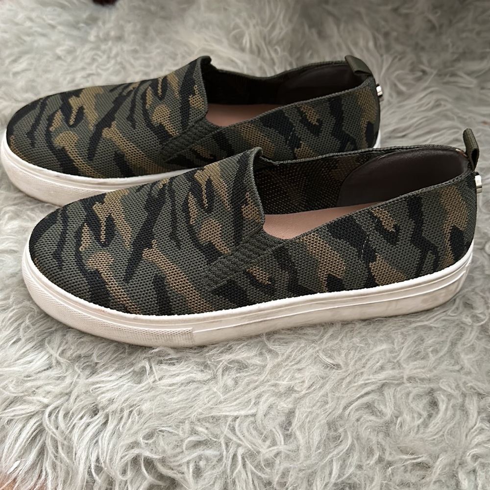 Steve Madden Camo Platform Slides - 9m - image 2